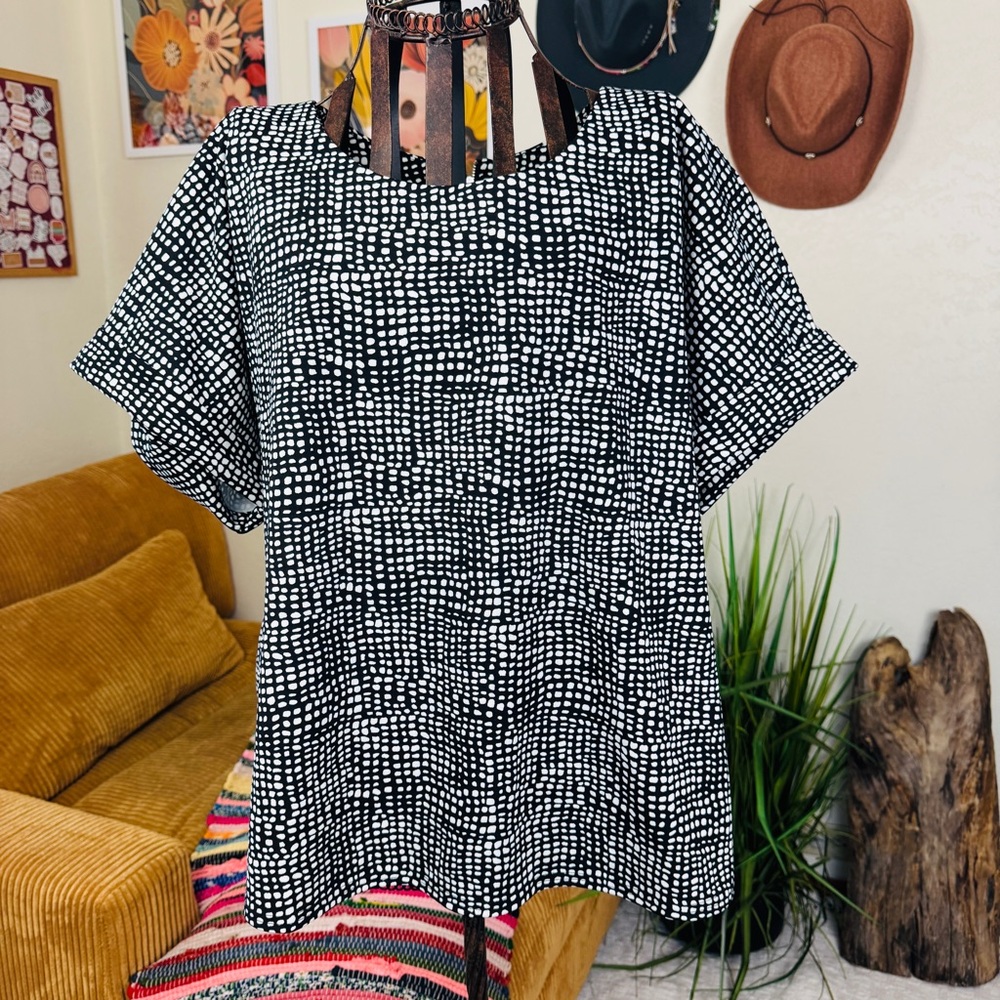 MELLODAY Black and White Dotted Short Sleeve Top
